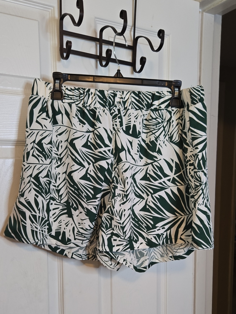 SHEIN White & Dark Green Tropical Print Athletic Shorts